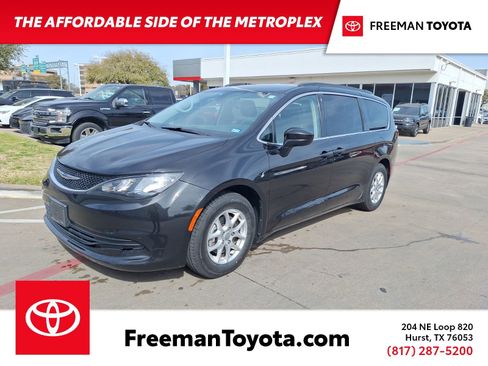 Used 2020 Chrysler Voyager Lxi image 1