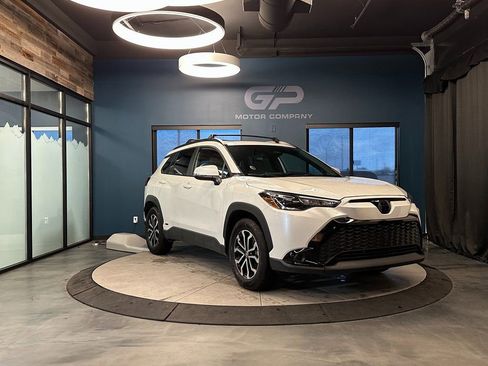 Used 2024 Toyota Corolla Cross SE w/ Moonroof Package image 1