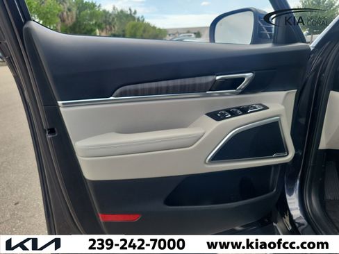 Certified 2025 Kia Telluride EX w/ EX Captain's Chair Package FWD image 23