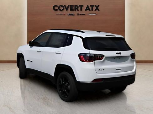 Used 2026 Jeep Compass Latitude AWD/4WD image 3