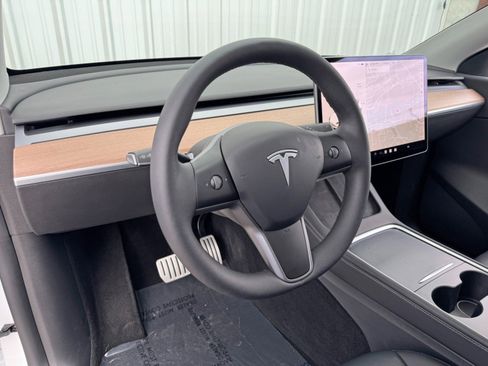 Used 2022 Tesla Model Y Performance image 14