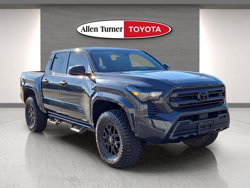 Used 2024 Toyota Tacoma SR image 5