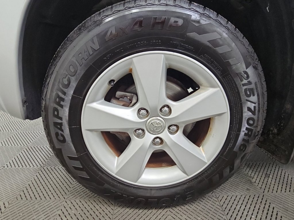 Used 2005 Toyota RAV4 2WD w/ "L" Pkg image 37