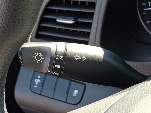 Used 2018 Hyundai Elantra SE FWD image 24