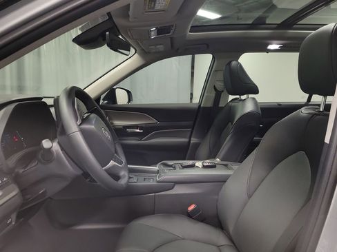 Used 2026 Toyota Grand Highlander XLE image 12