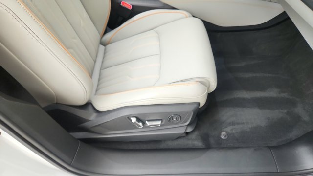 Used 2024 Audi Q8 e-tron Prestige AWD/4WD image 36