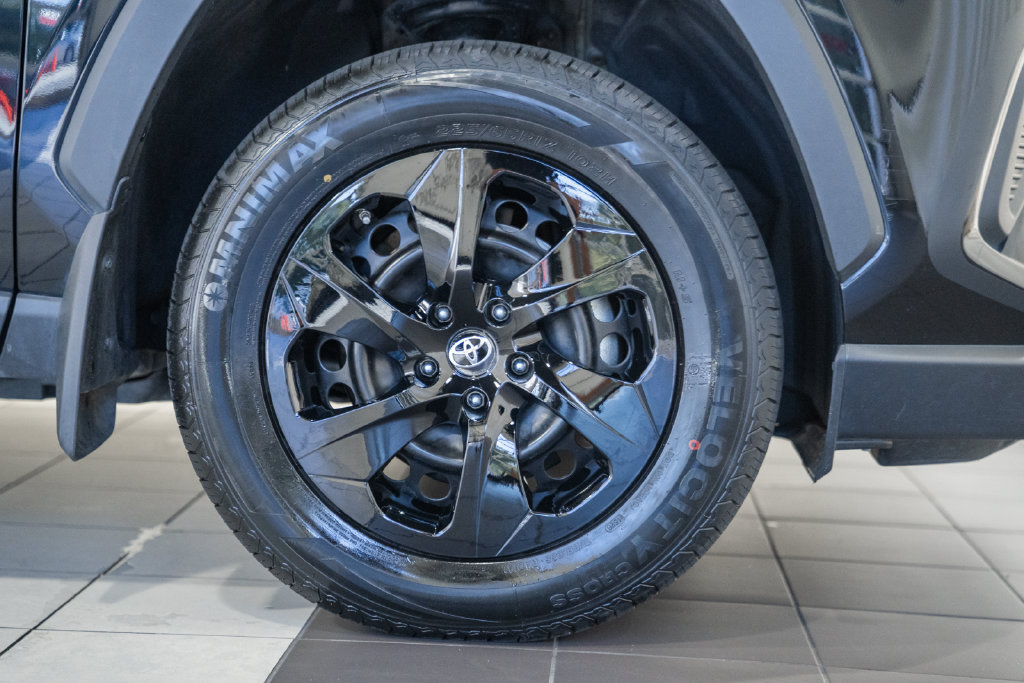 Certified 2024 Toyota RAV4 LE AWD/4WD image 10