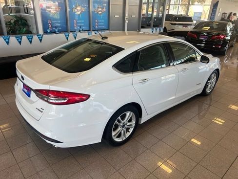 Used 2018 Ford Fusion SE w/ Equipment Group 602A FWD image 5