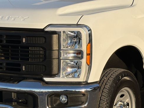 Used 2024 Ford F250 XL w/ XL Chrome Package image 4