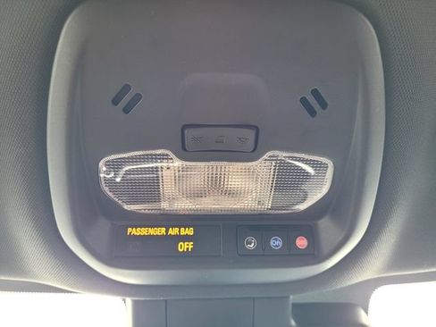 Used 2025 Chevrolet Trax RS w/ Driver Confidence Package FWD image 20
