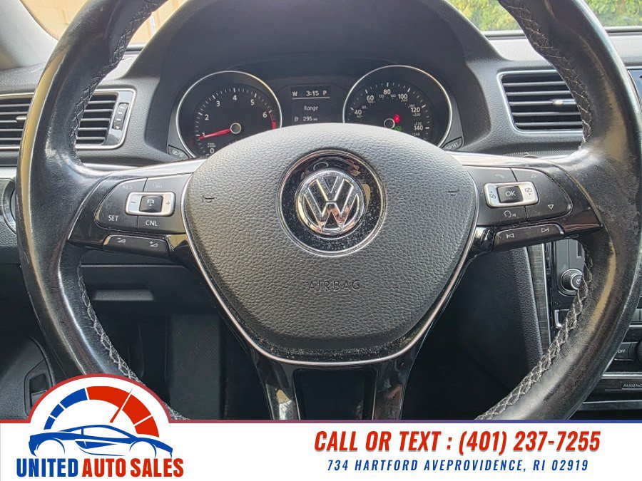 Used 2018 Volkswagen Passat 2.0T SE w/ SE Lighting Package FWD image 17