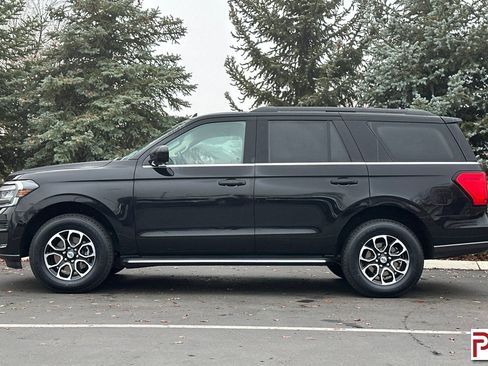 Used 2023 Ford Expedition XLT image 7