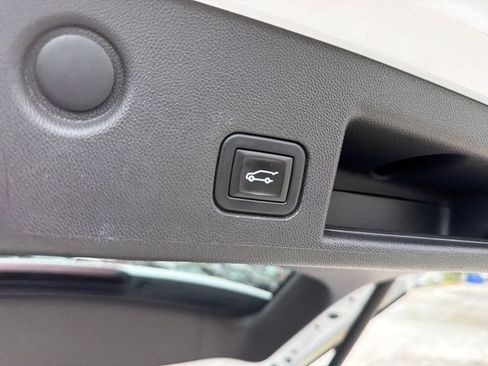 Used 2021 Chevrolet Equinox LT AWD/4WD image 32