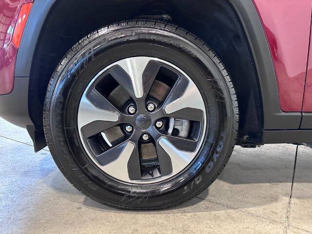 Used 2023 Jeep Grand Cherokee 4WD 4xe image 11
