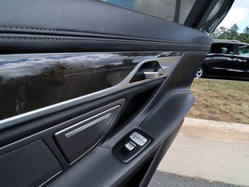 Used 2017 BMW 750i xDrive image 69