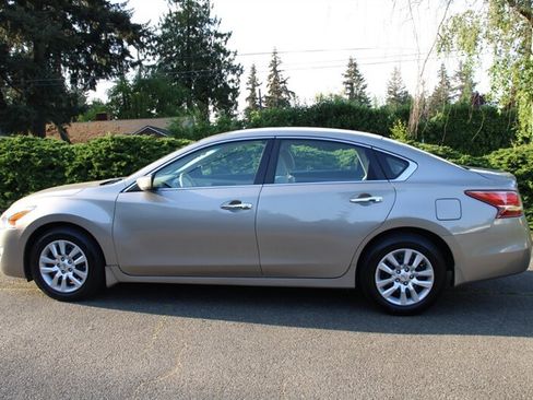 Used 2013 Nissan Altima 2.5 S FWD image 12