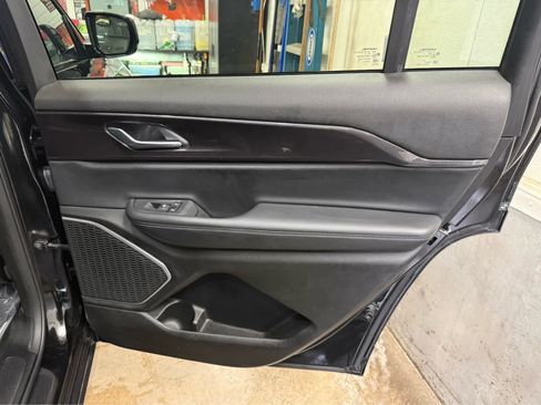 Used 2021 Jeep Grand Cherokee L Laredo image 30