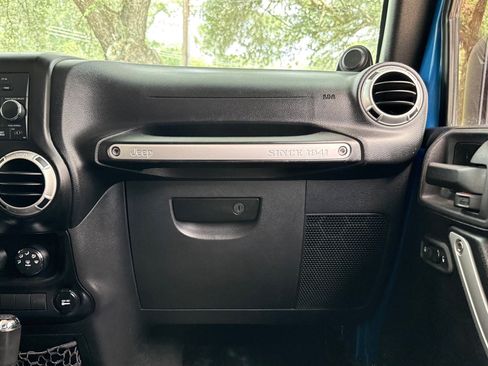 Used 2014 Jeep Wrangler Unlimited Sport AWD/4WD image 33
