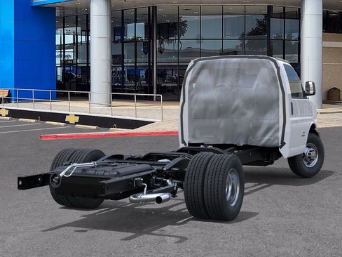 New 2026 Chevrolet Express 3500 image 4