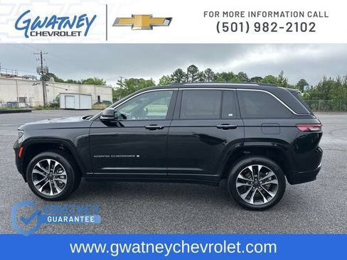 Used 2023 Jeep Grand Cherokee Overland w/ Luxury Tech Group IV AWD/4WD image 8
