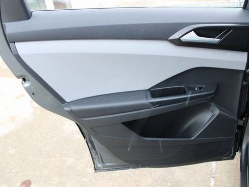 Certified 2022 Volkswagen Taos S image 19