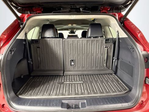 Used 2021 Toyota Highlander XLE AWD/4WD image 28