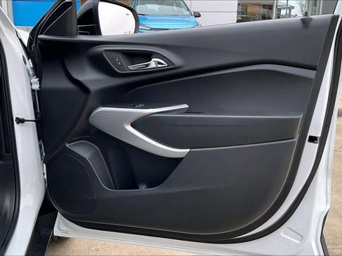 Certified 2025 Chevrolet Trax RS w/ Driver Confidence Package image 23