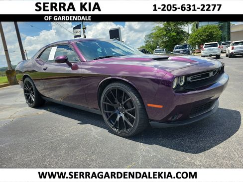 Used 2020 Dodge Challenger SXT RWD image 1