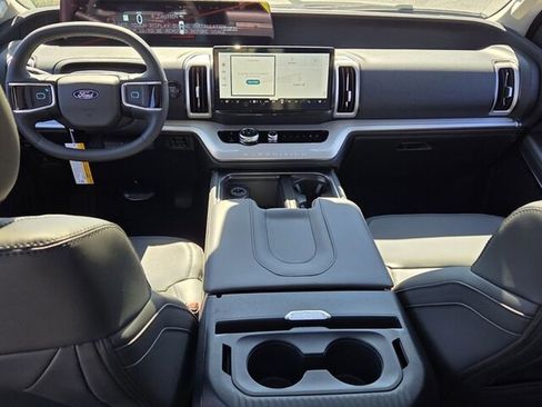 New 2026 Ford Expedition Active image 10