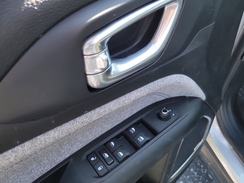 Used 2025 Jeep Compass Sport image 18