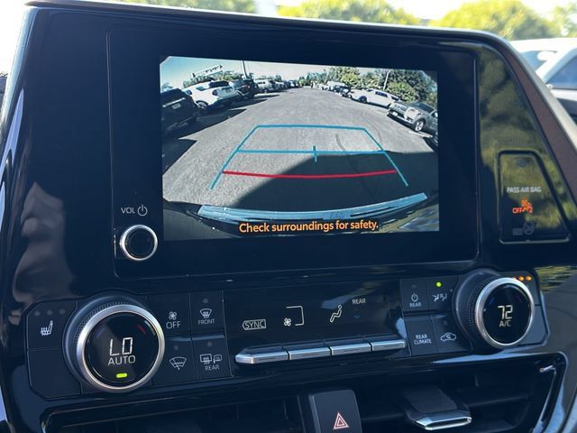 Used 2024 Toyota Highlander XLE AWD/4WD image 22