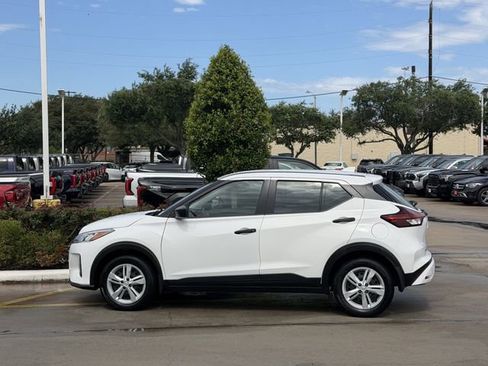 Used 2024 Nissan Kicks S FWD image 4
