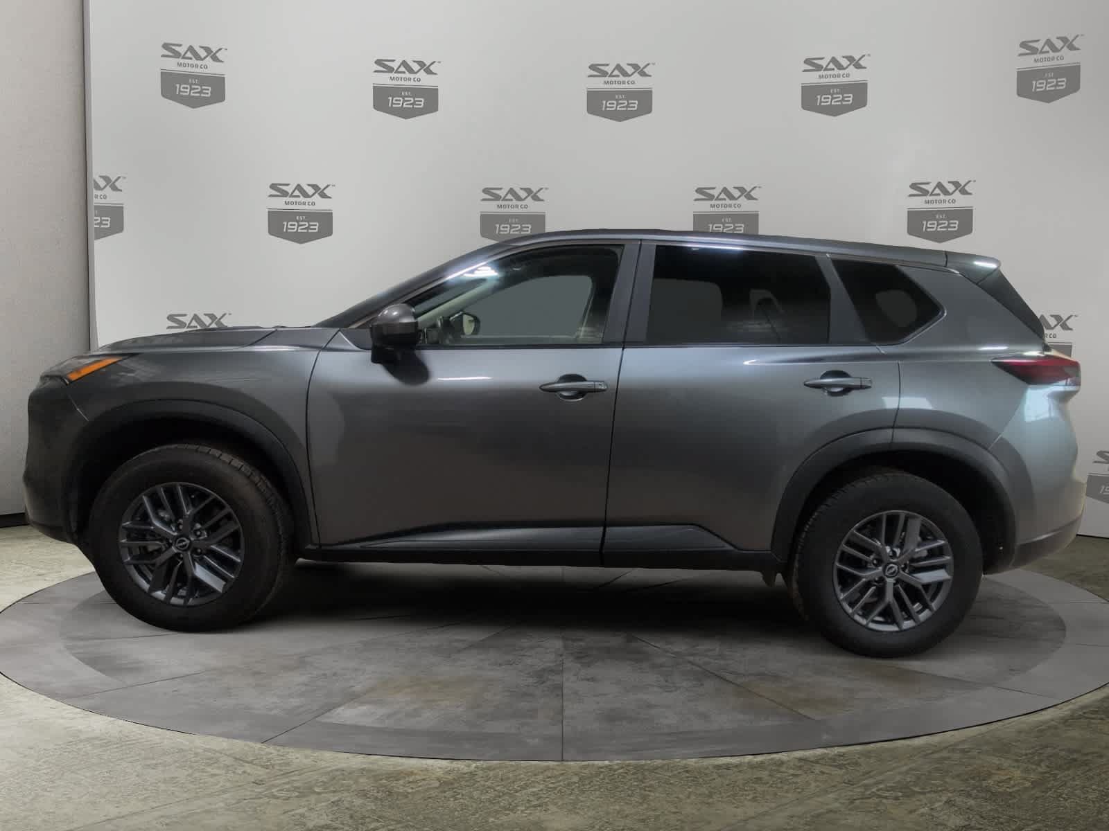 Used 2026 Nissan Rogue SV AWD/4WD image 2