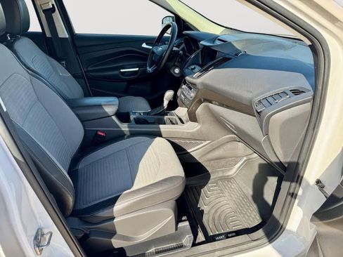 Used 2017 Ford Escape SE w/ Equipment Group 201A AWD/4WD image 35