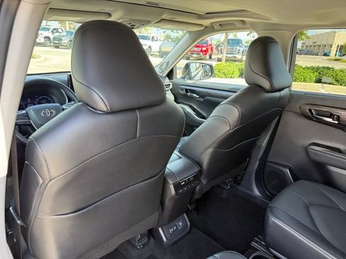 Used 2024 Toyota Highlander Limited AWD/4WD image 28