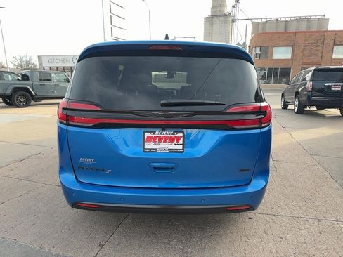 New 2026 Chrysler Pacifica Select w/ S Appearance Package AWD/4WD image 7