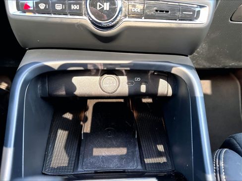 Used 2023 Volvo C40 P8 Recharge Plus AWD/4WD image 37