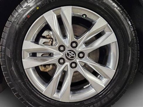 Used 2022 Toyota Sienna Limited FWD image 24