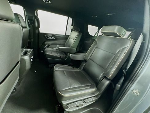 Used 2023 GMC Yukon XL SLT AWD/4WD image 17