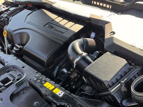 Used 2022 Land Rover Range Rover Evoque SE image 39