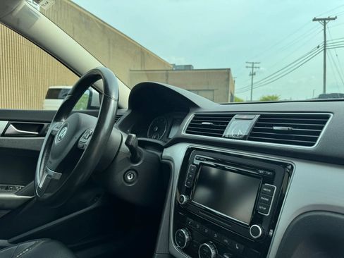 Used 2012 Volkswagen Passat 2.5 SE FWD image 24