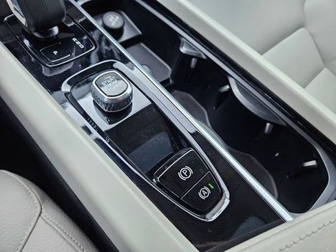 Certified 2025 Volvo XC60 T8 Plus w/ Protection Package Premier AWD/4WD image 28