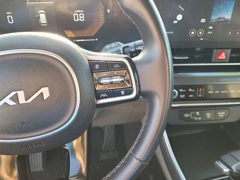Used 2025 Kia Carnival FWD image 20
