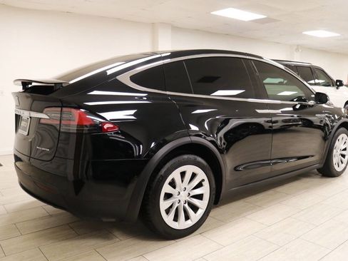 Used 2020 Tesla Model X image 5