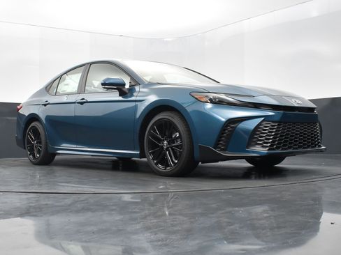 Used 2025 Toyota Camry SE image 43