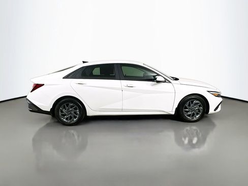 Used 2024 Hyundai Elantra SEL image 7