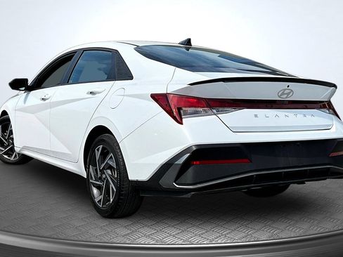 Used 2025 Hyundai Elantra Sport FWD image 4