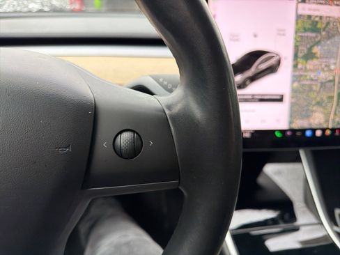 Used 2019 Tesla Model 3 Mid Range image 12