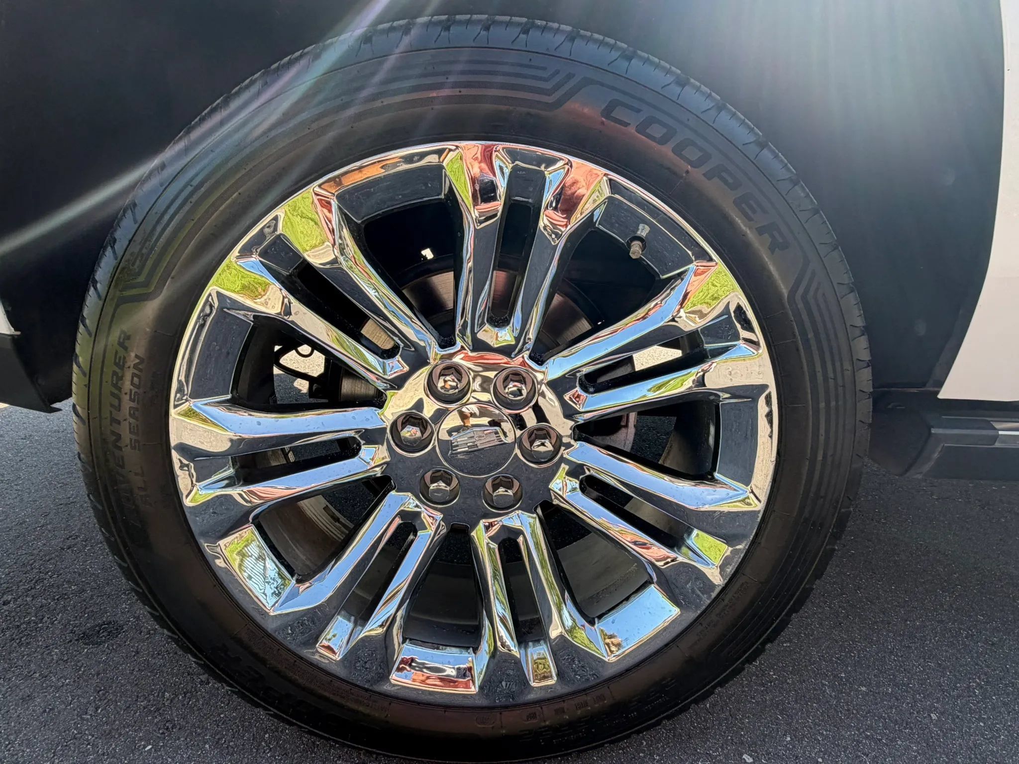 Used 2018 Cadillac Escalade Premium Luxury w/ LPO, Radiant Package RWD image 33