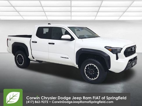 Used 2024 Toyota Tacoma TRD Off-Road image 2